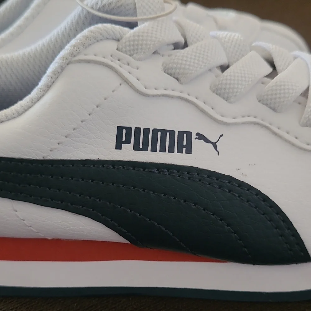 Unisex Kids White, Blue, and Red Slip-on Puma Low-Top Sneakers - Size 11 - Picture 2 of 10